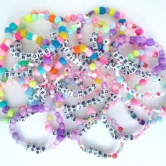 Taylor Swift Jewelry - Assortment Set of 5 Taylor Swift friendship bracelets